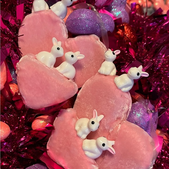 Honey Bunny Pink Velvet Earrings 🐇💕 Valentine’s Day - Picture 1 of 3